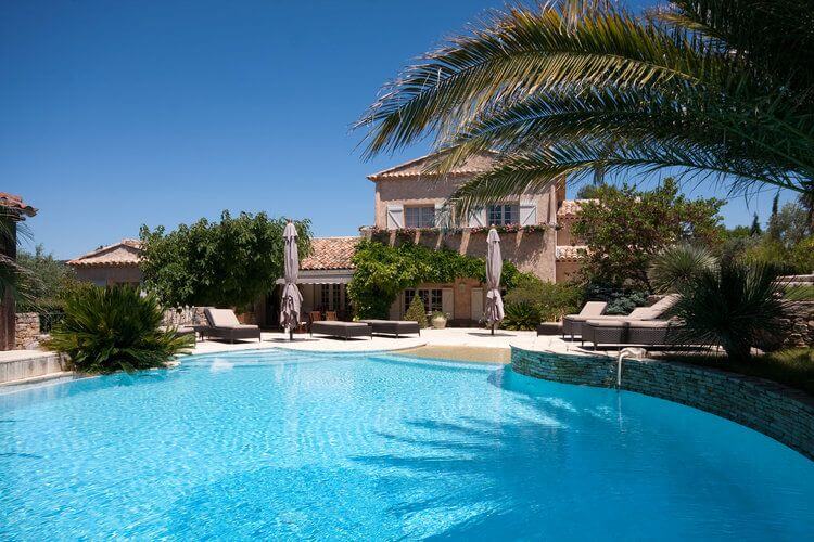 Beautiful contemporary 6-bedroom villa with heated pool