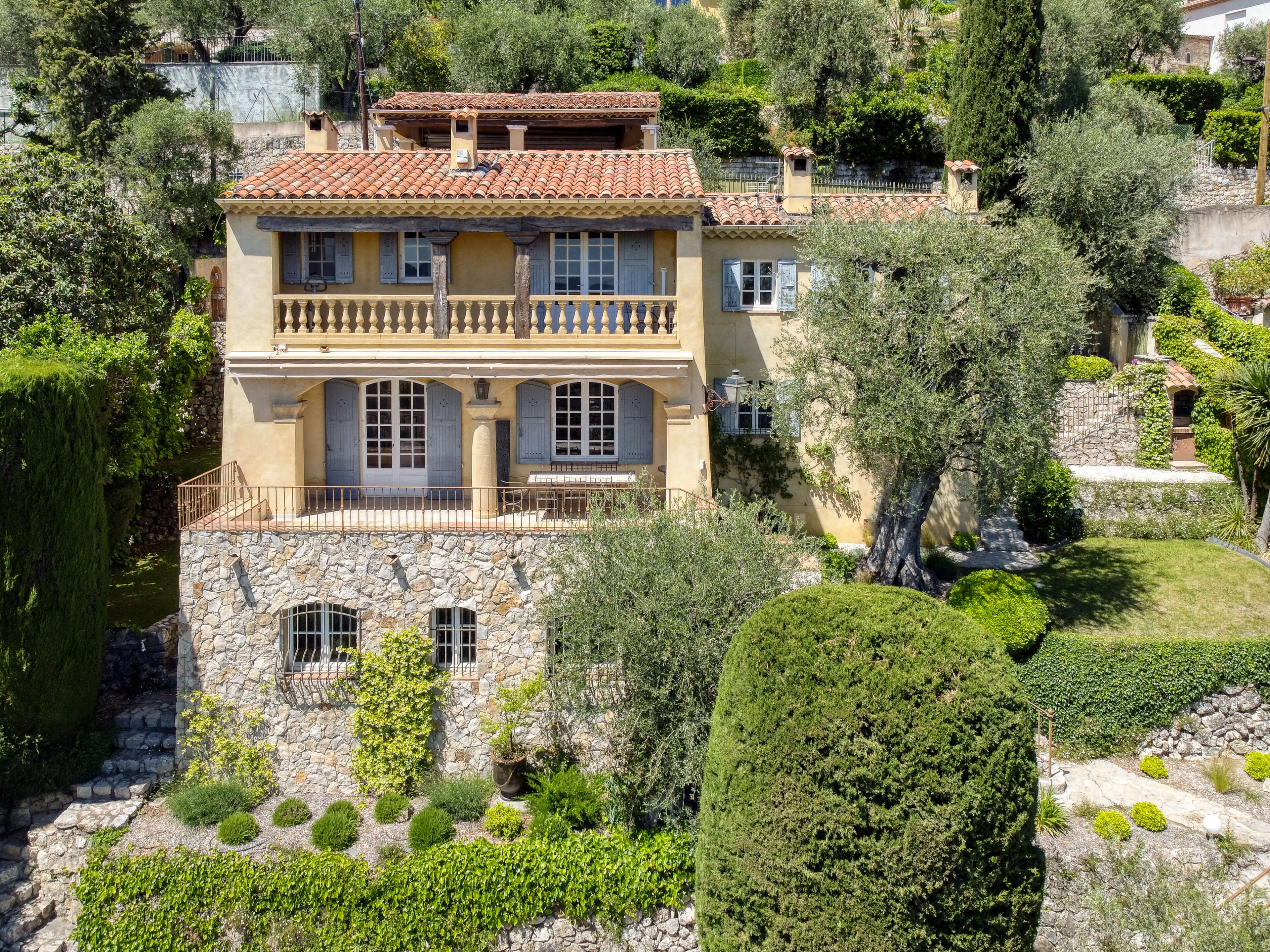 ADP Grasse Maison Parfumeur Rothschild Vue Panoramique Mer Studio 25