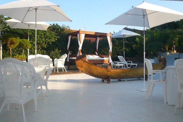 Villa Keller Beach And Chairs 900