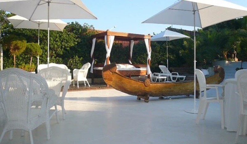 Villa Keller Beach And Chairs 900