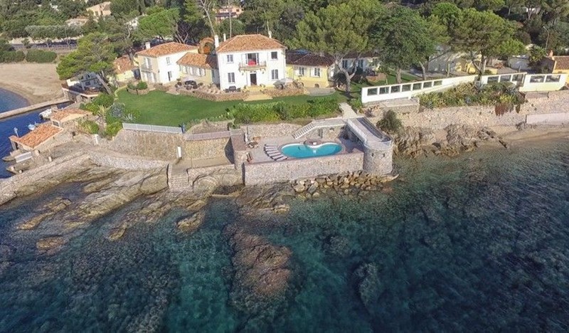 Le Bord De Mer, Cote d'Azur Villas, Seafront property near Sainte Maxime with 13BR, AC, several pools, jacuzzi, direct access to the beach