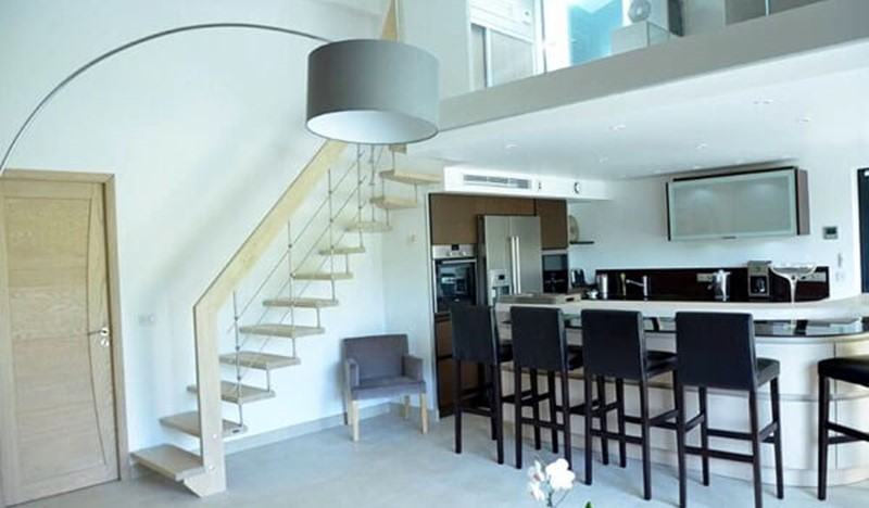 9 Dining Table And Stairs