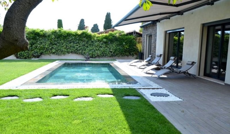 9 Lawn And Pool