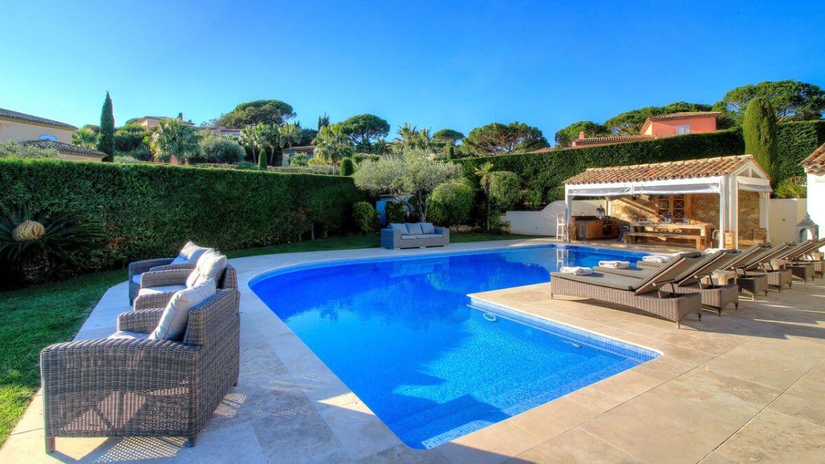 Refletpoolwickerchairs