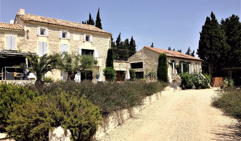 Spacious 6-bedroom stone villa in Provence
