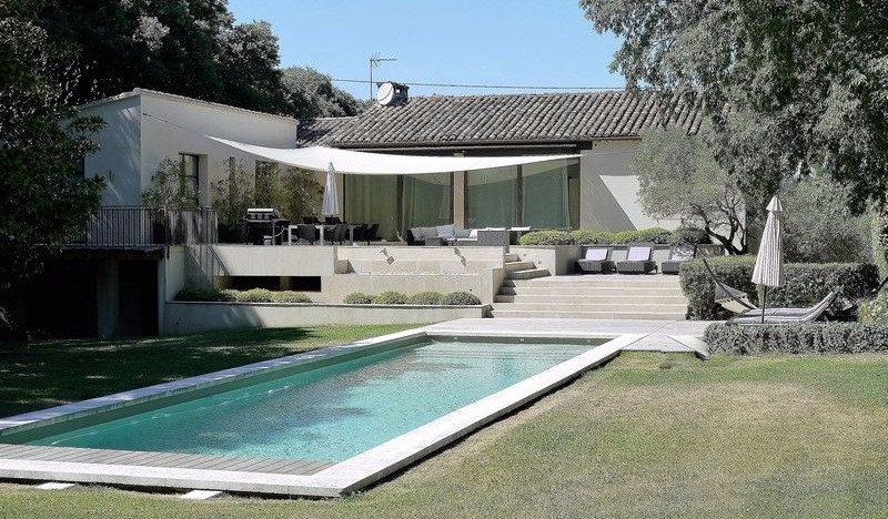 Contemporary 6-bedroom country villa in Provence with heated pool
