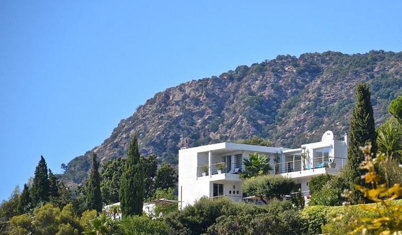 Villa Aiguebelle, Modern 5BR villa with pool, AC and seaview in Le Lavandou, walking distance to the beach