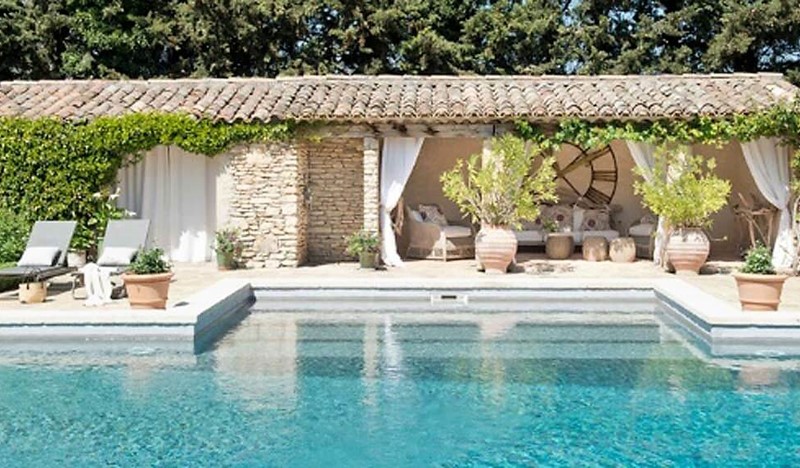 Mas Du Bonheur Pool House 2