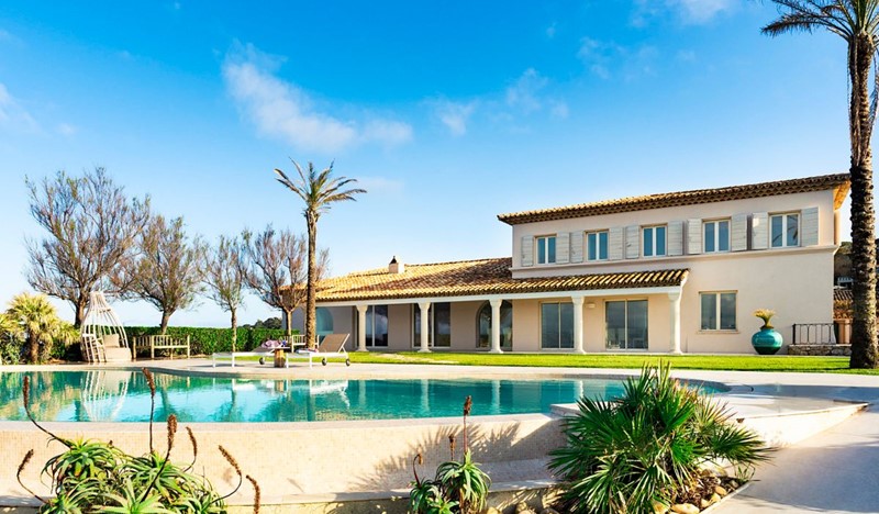 Villa De La Pointe, luxury 10BR waterfront villa with pool and jacuzzi in Saint Tropez most exclusive domain, Les Parcs