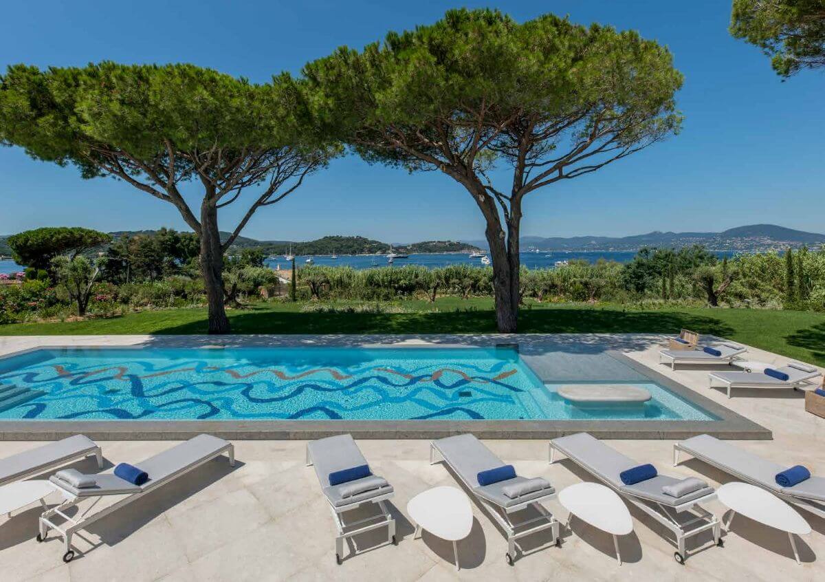 Villa Des Cannebiers, Cote d'Azur Villas, fully staffed exclusive 6BR seafront villa with heated pool, seaview and a couple of minutes walk to Cannebiers beach in Saint Tropez