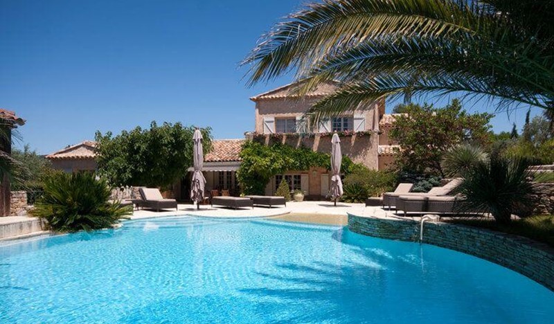 Beautiful contemporary 6-bedroom villa with heated pool