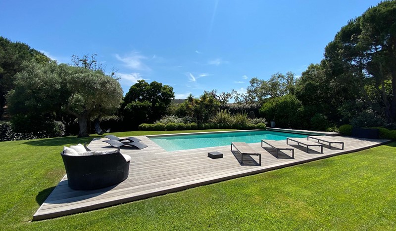 5 bedroom villa with pool and AC close to Gigaro beach