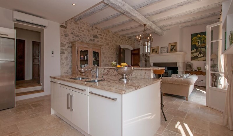 Kitchen Sitting Area