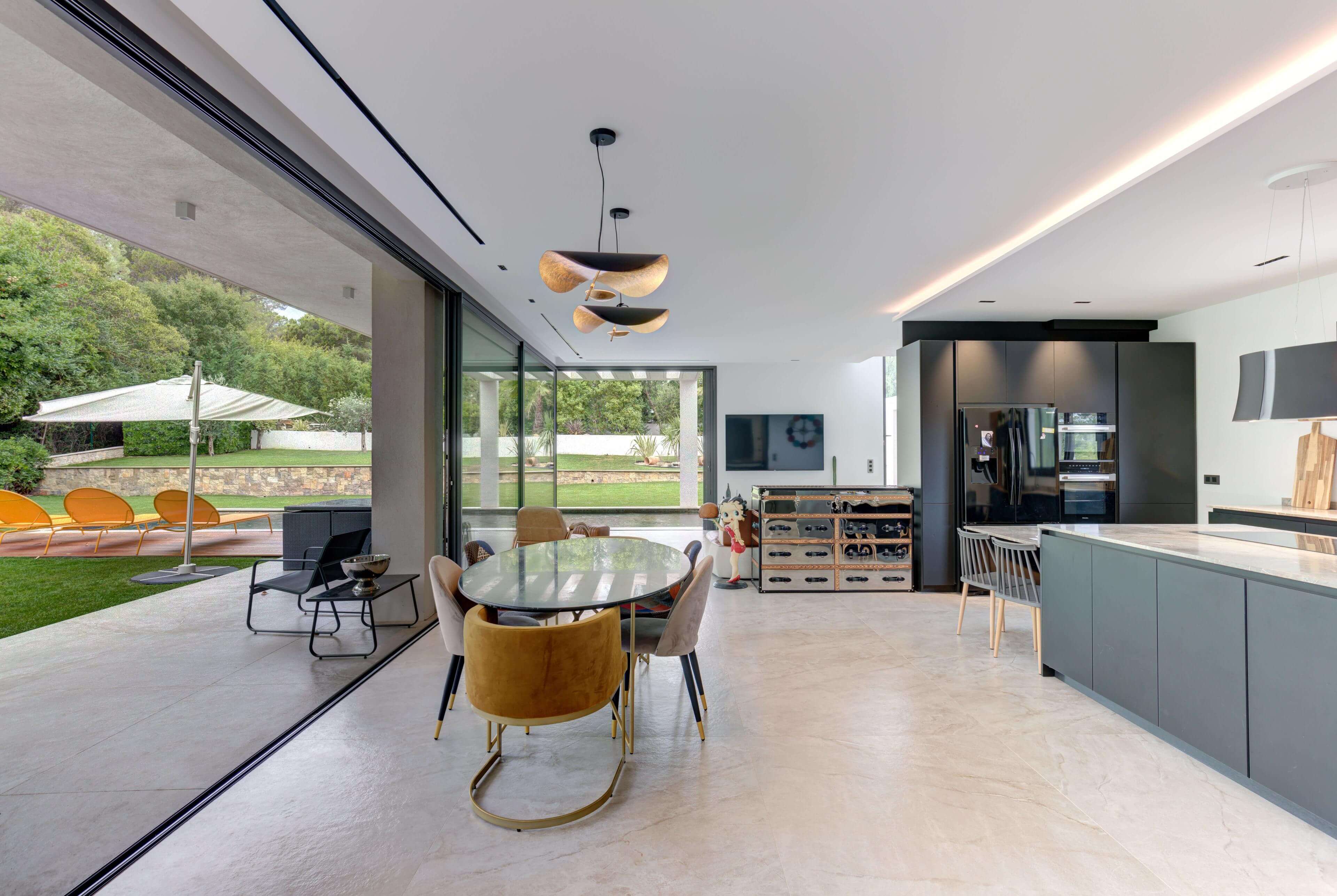 3F3a8477and12more Modifier