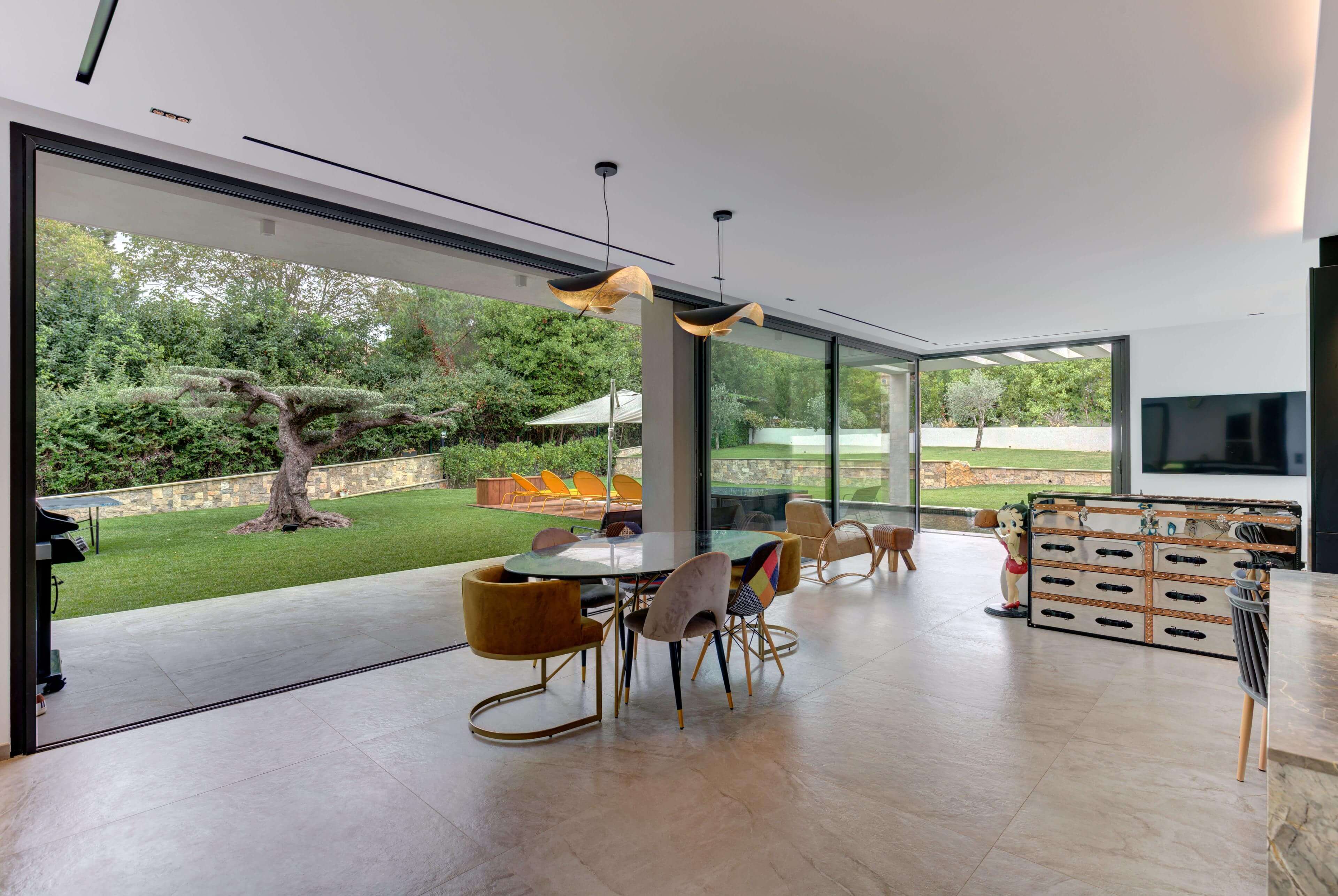 3F3a8498and12more Modifier