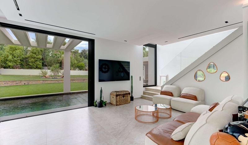 3F3a8562and12more Modifier