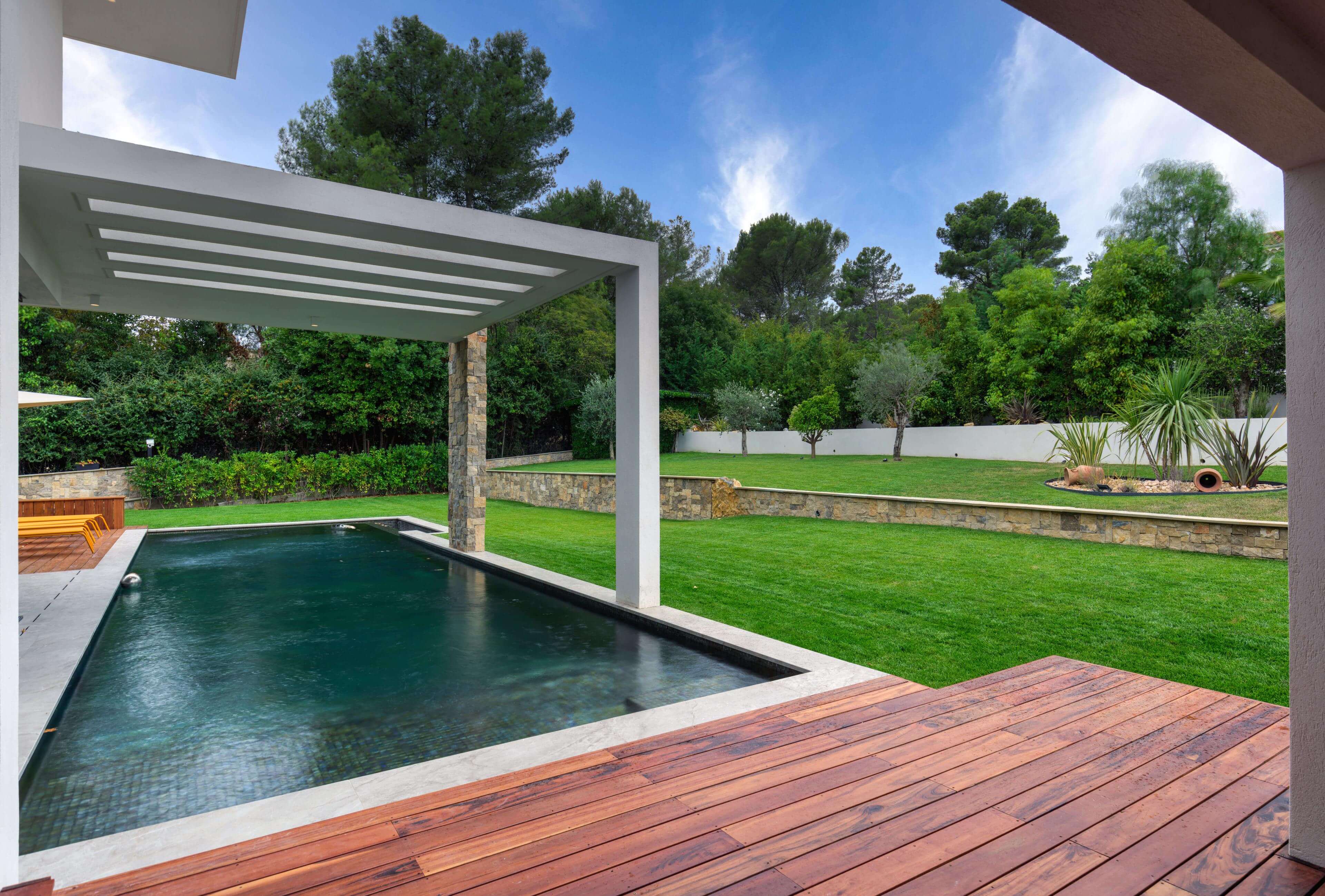 3F3a8736and12more Modifier