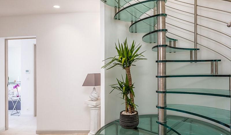 9 GLASS STAIRS
