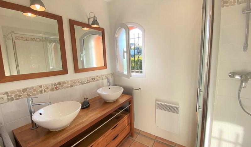 4 Bathroom Parental Suite