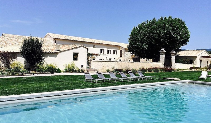 Lovely 10 bedroom villa with private pool in the Provencal countryside