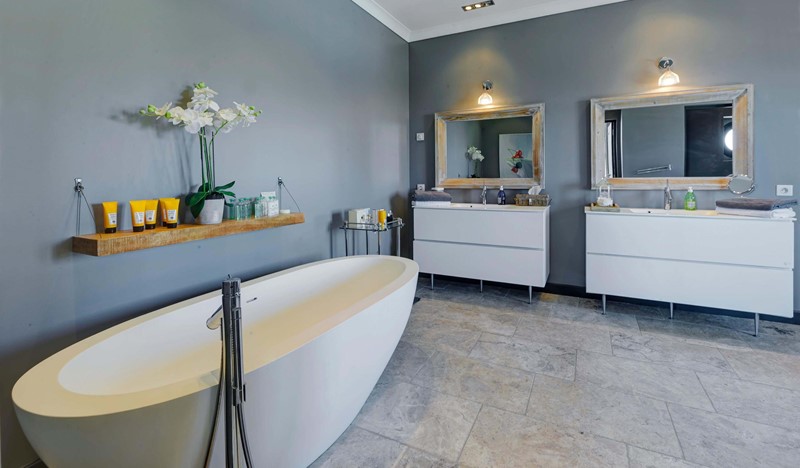 Main Bedroom Bathroom