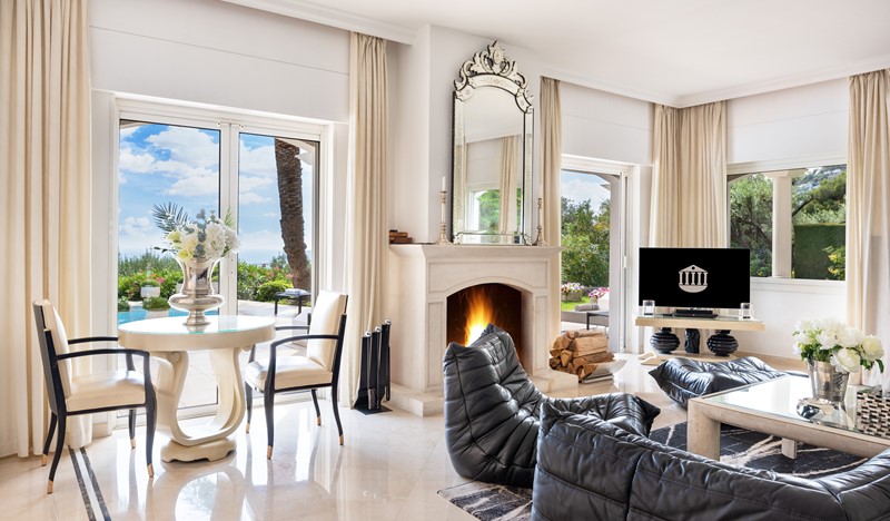 21 Villa Monaco Livingroom