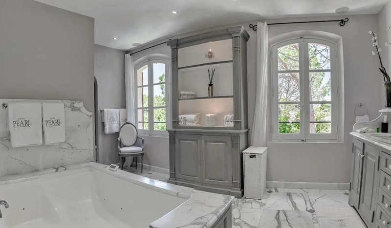 Pearl Master Bathroom 3