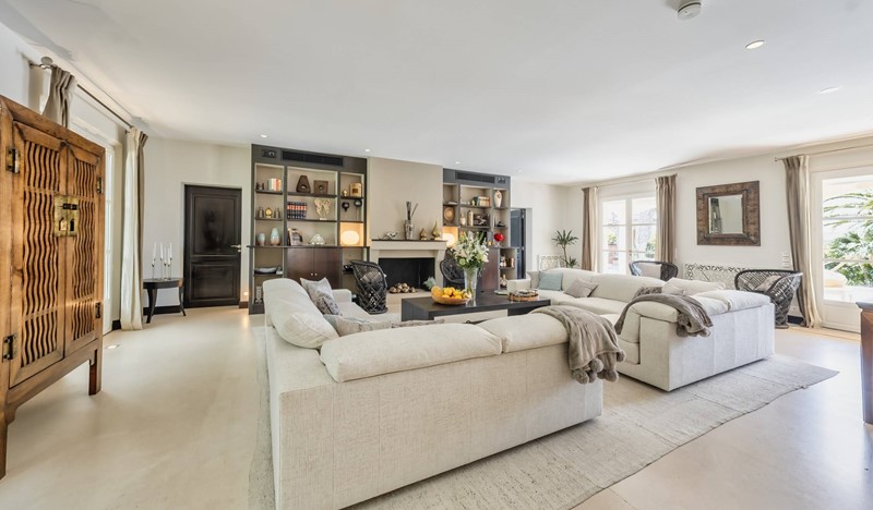 Living Room 14