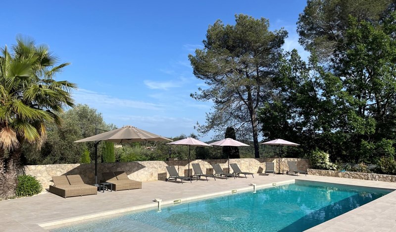 4 Bastide Pool And Parasols