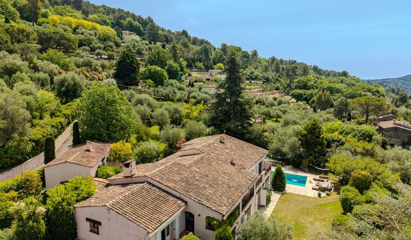 Domaine De La Source HD 77