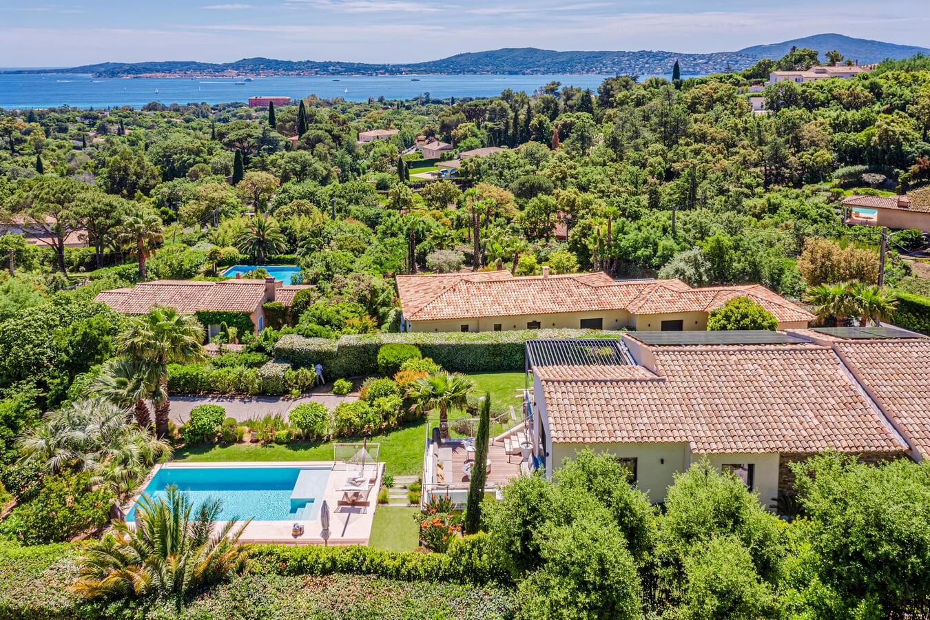 Villa Blue Iris