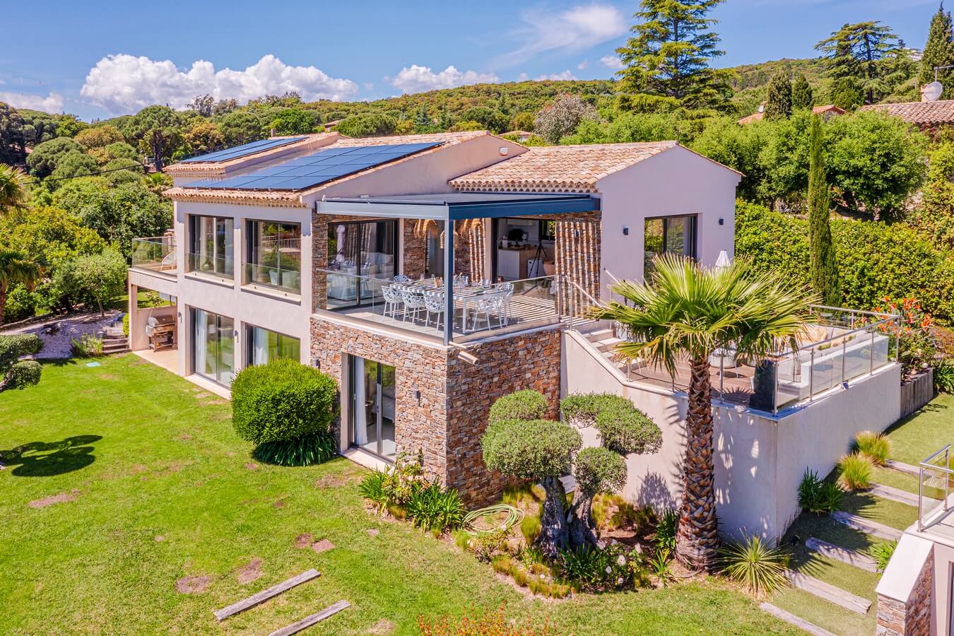 Villa Blue Iris