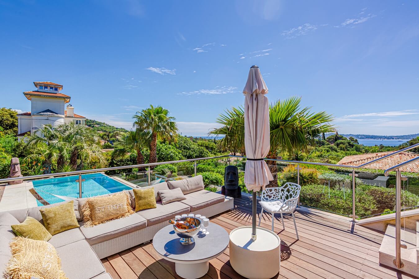 Villa Blue Iris