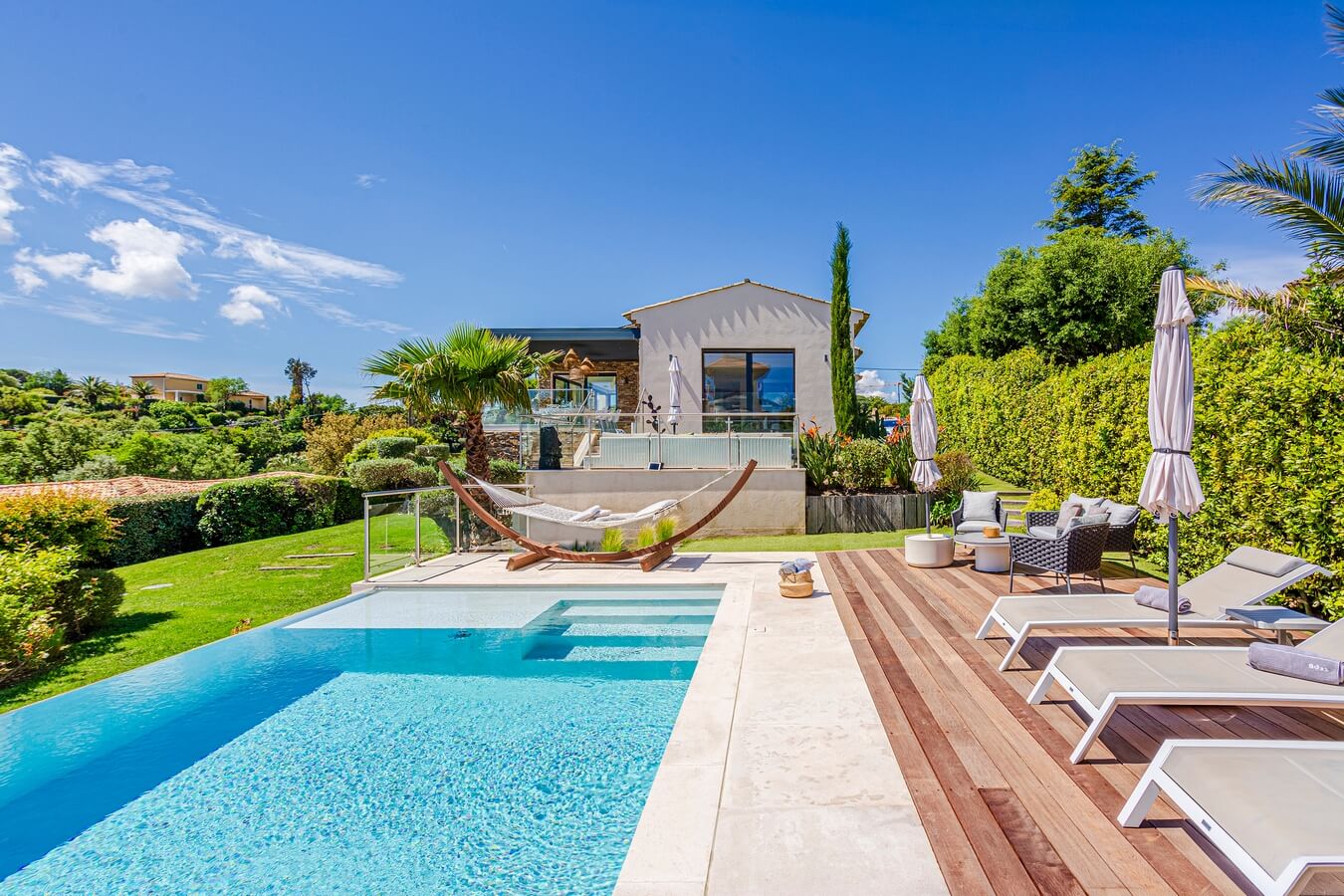 Villa Blue Iris