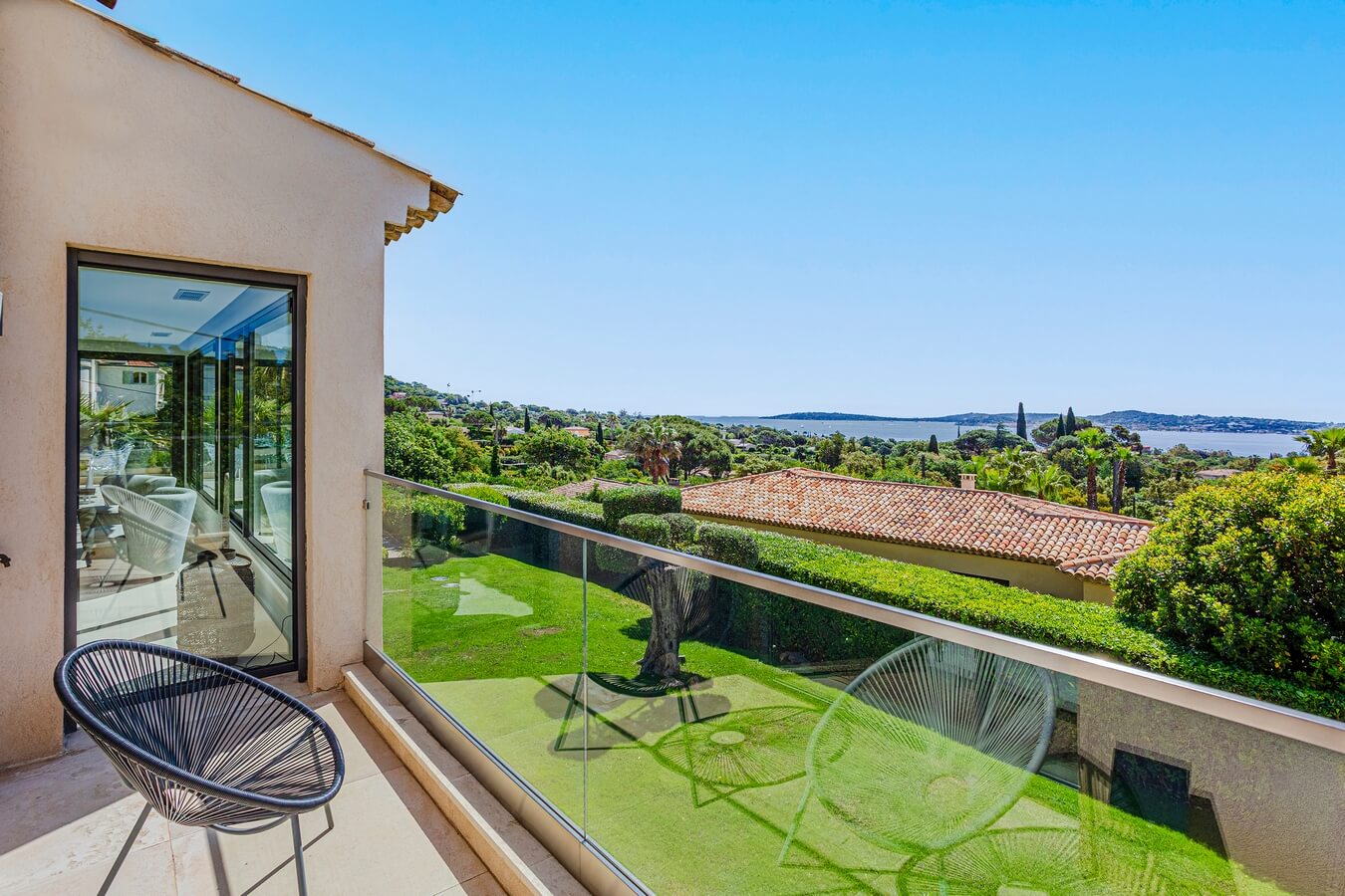 Villa Blue Iris