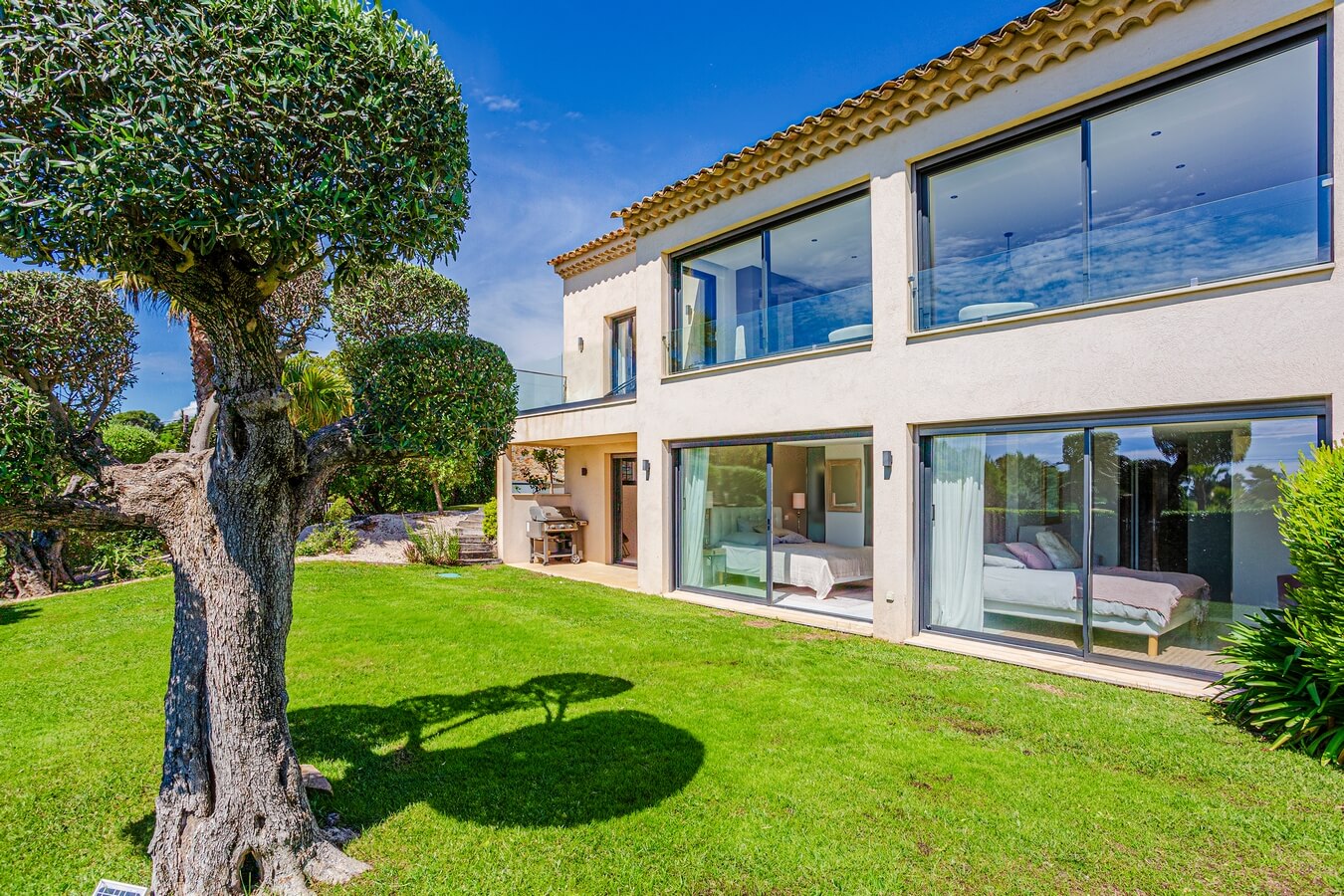 Villa Blue Iris