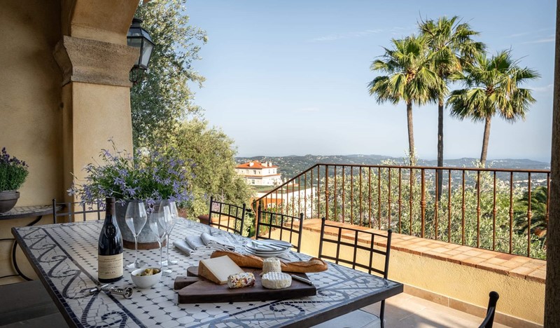 2 Outdoor Dining