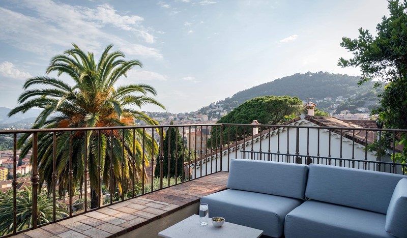 2 Outdoor Lounge