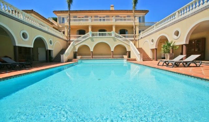 Villa Regina, Cote d'Azur Villas, 8B luxury villa with pool and seaview in Saint Tropez near Pampelonne beach
