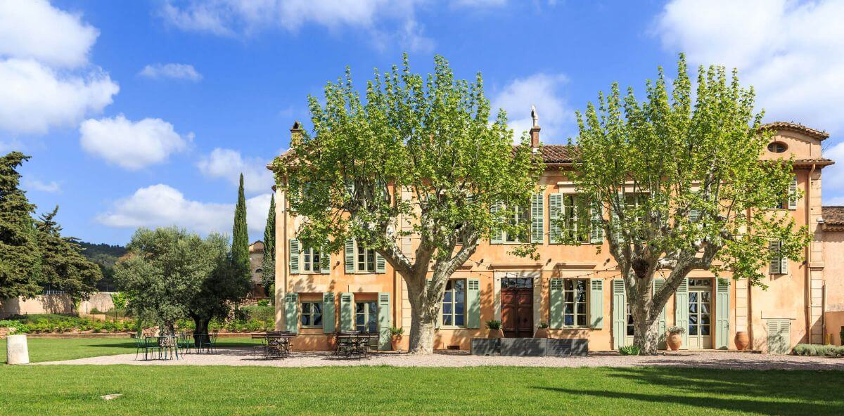 Sumptuous 7-bedroom chateau surrounded by vineyards