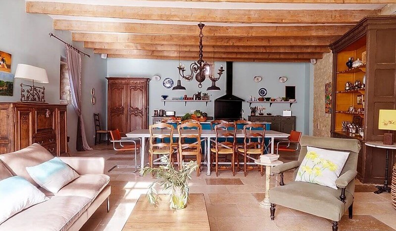 Closdeslavandesdiningtable