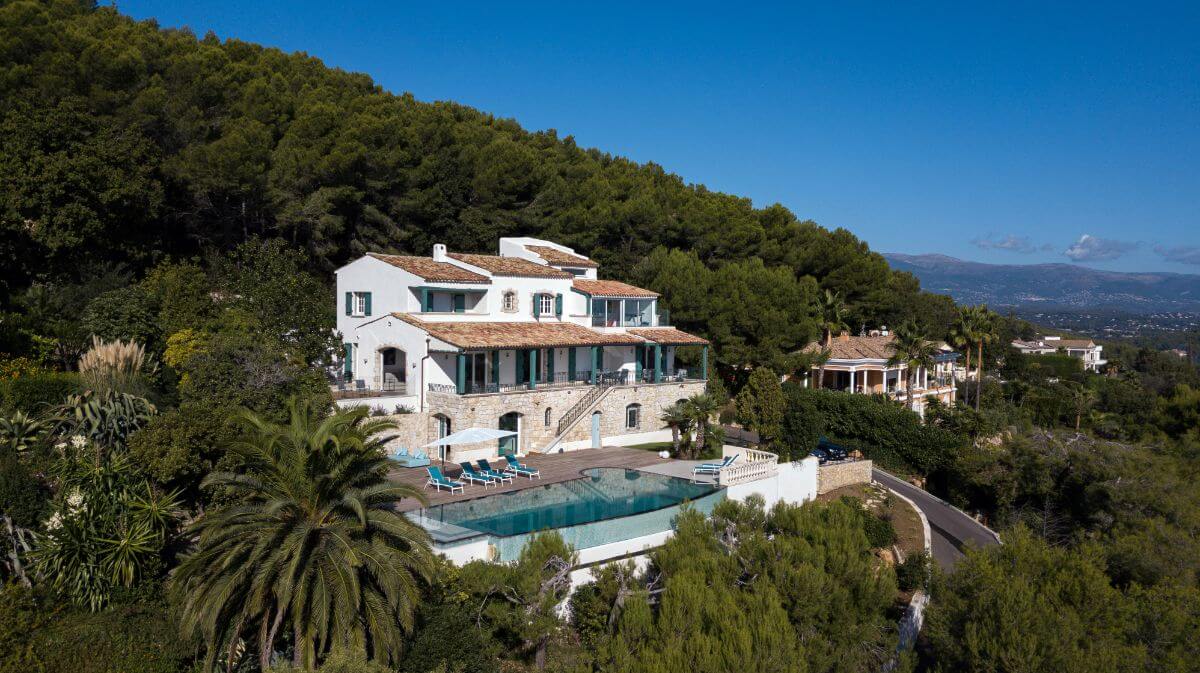New Cannes luxury villa with sea views