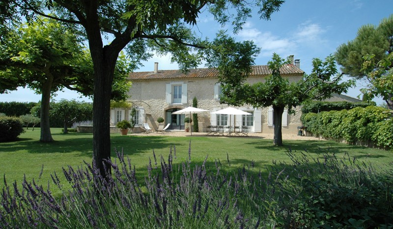 Beautiful 7-bedroom property surrounded by olive groves and vineyards