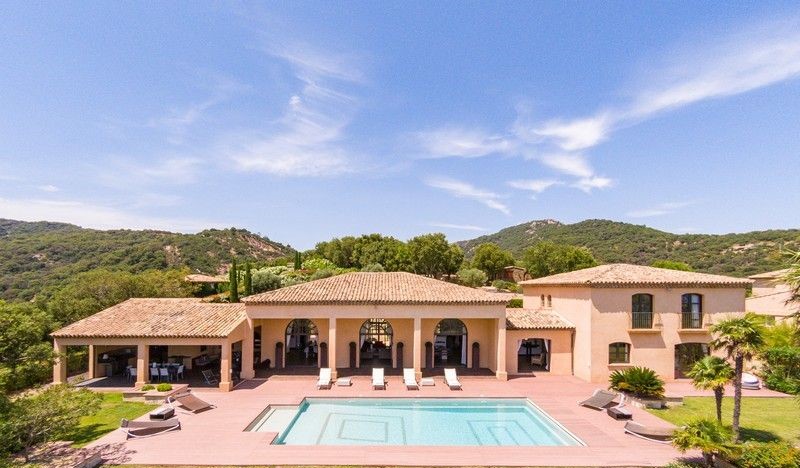 Villa Du Paradis, very large 5BR villa with heated pool, AC and seaview in secluded area in Grimaud, close to Saint Tropez and Pampelonne beaches