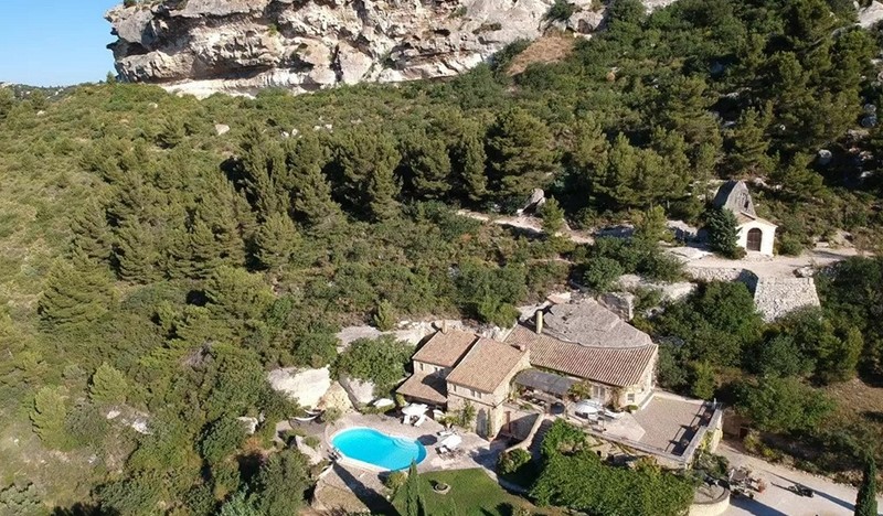 Gorgeous 4-bedroom villa in dramatic Provencal surroundings