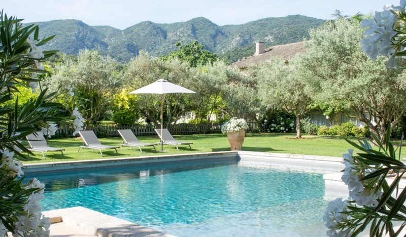 Beautiful 6-bedroom Provençal villa with heated pool and private tennis court
