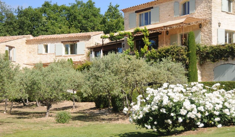 Exceptional 10-bedroom villa within walking distance to Gordes