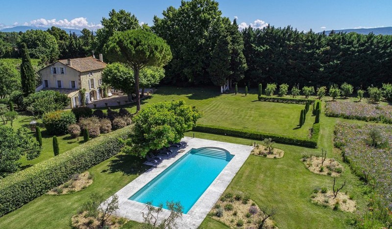 Elegant 9-bedroom Provençal farmhouse with extensive grounds, heated pool, tennis court, and views of Les Alpilles