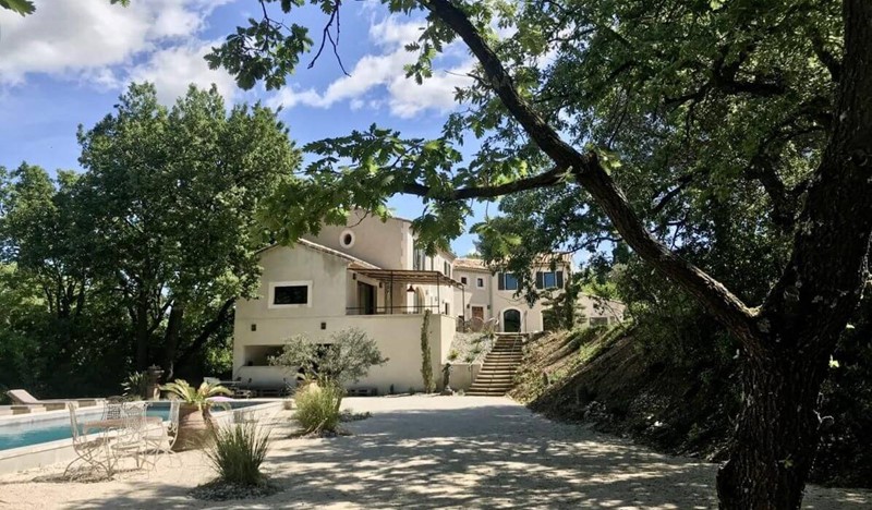 Newly built 5-bedroom villa with heated pool, walkable to St Remy de Provence