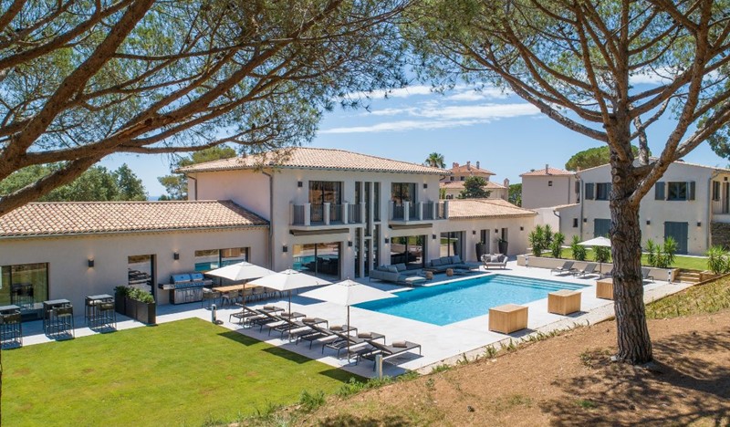 Villa France, a 6BR luxury property with AC, heated pool and large garden, located within walking distance to Sylvabelle beach in La Croix Valmer, or only a couple minutes drive to Gigaro beach, 15mn to St Tropez or Pampelonne beach